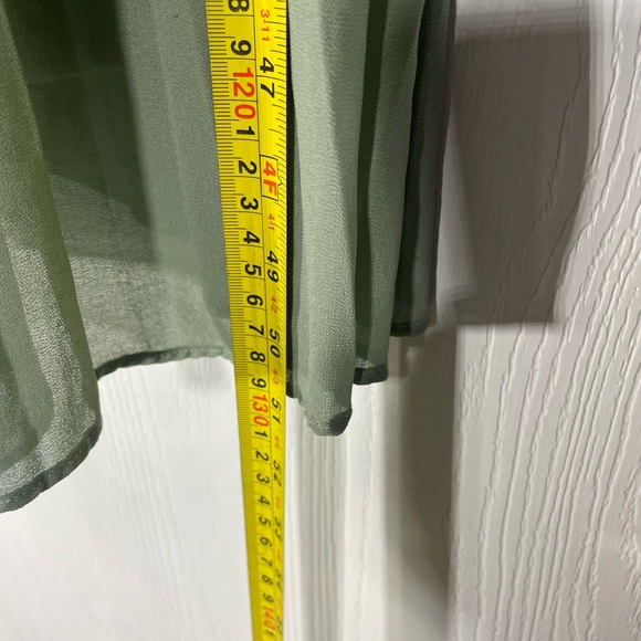 Drees Doy Sage Green flowy Sleeve V-Neck Midi Dress - Picture 3 of 7